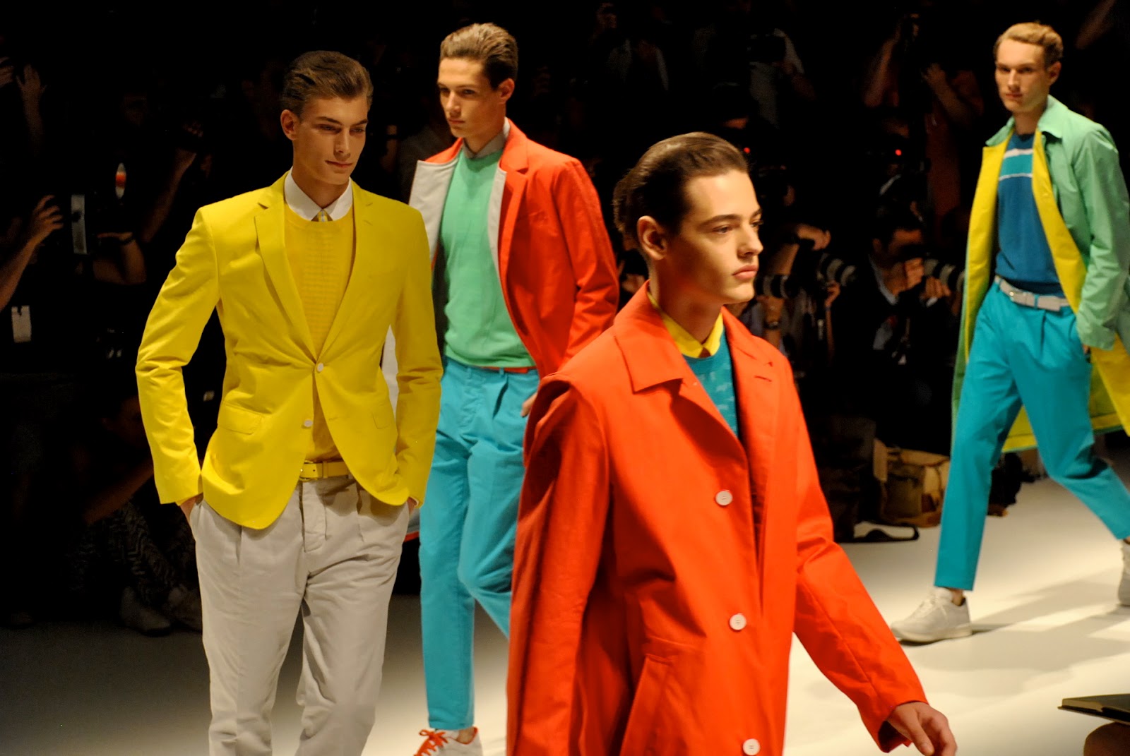 coloured clothes – the heart thrills