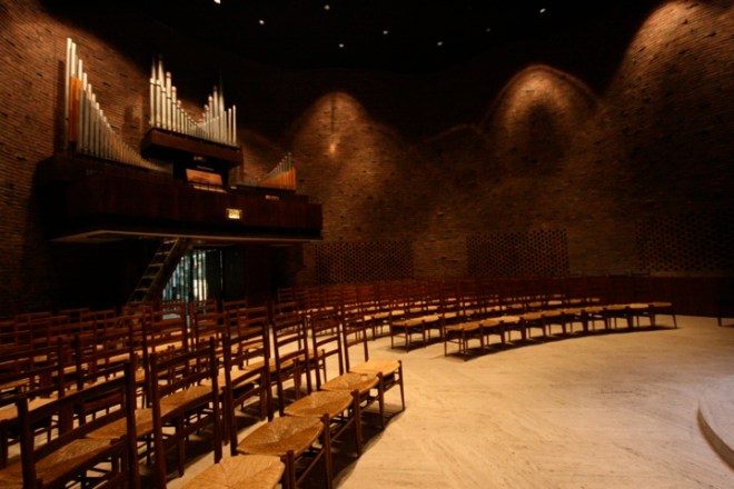 MIT_Chapel-organ-2