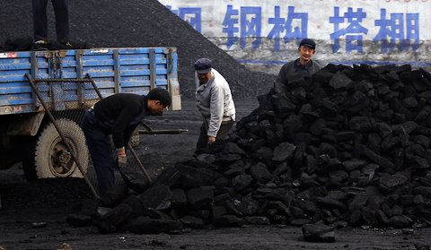 china-shoveling coal
