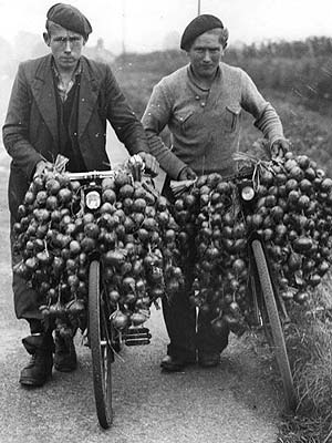 basque beret-onion sellers