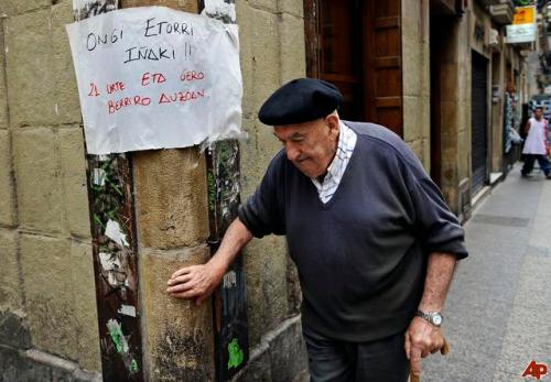 basques with berets-5