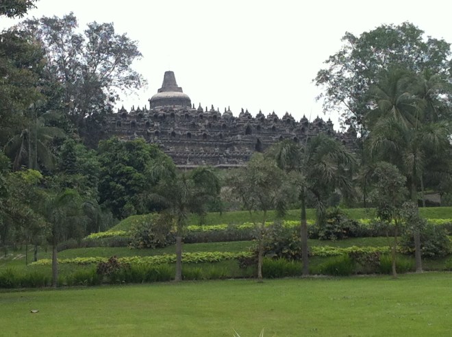 Borobodur from Manohara 002