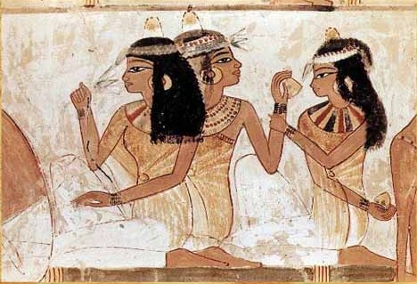 ancient egyptians using cosmetics